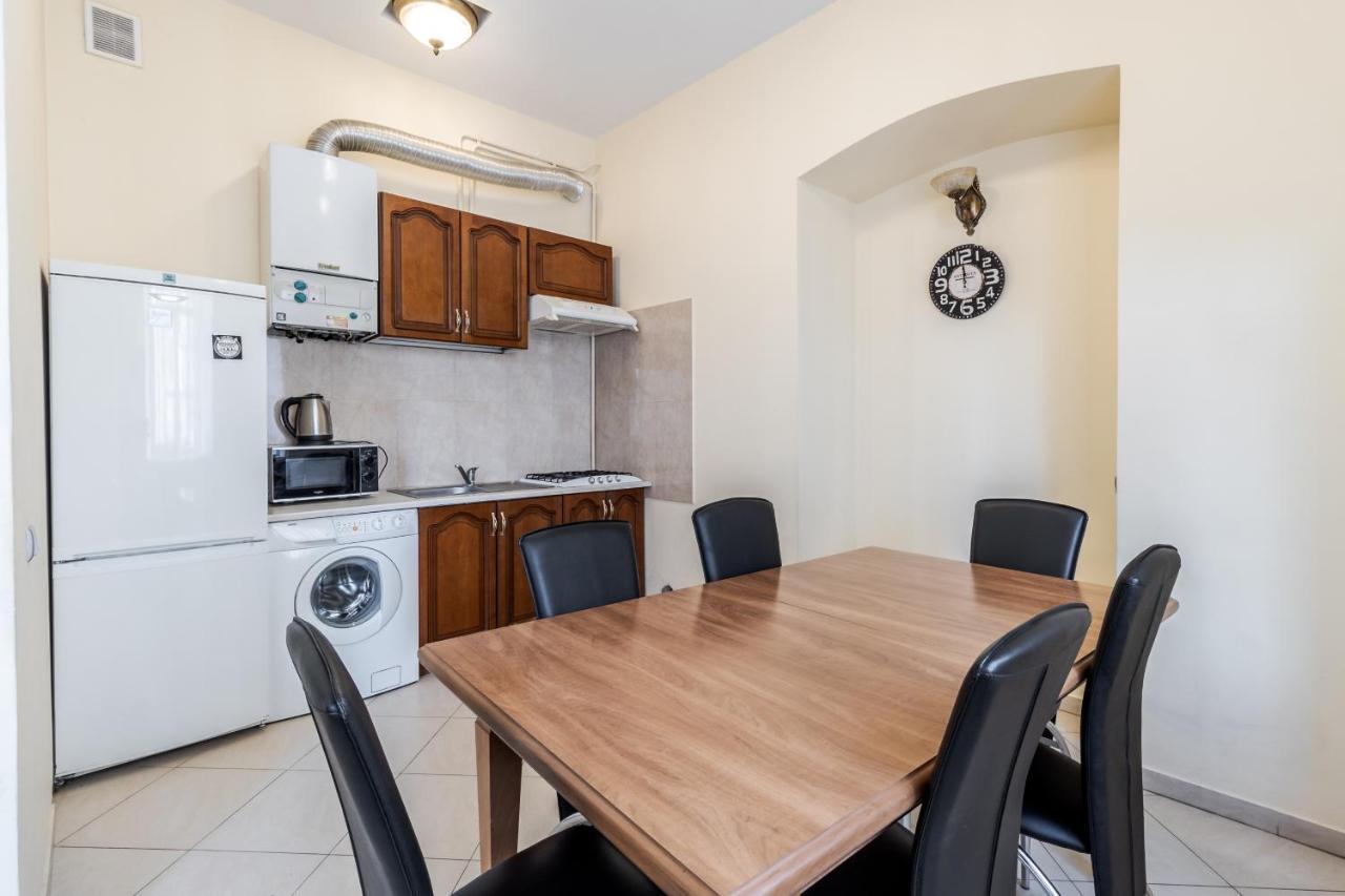 Fedorova Apartment ลวีฟ ภายนอก รูปภาพ